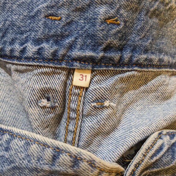 LEVI’S Women’s Denim washed blue Shorts – Size 31 – Relaxed A-Line Silhouette - Picture 15 of 16